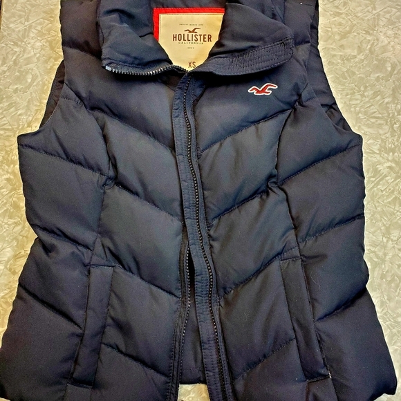 🎽 Hollister Navy Feathers & Down Zip Up Vest - Picture 8 of 8